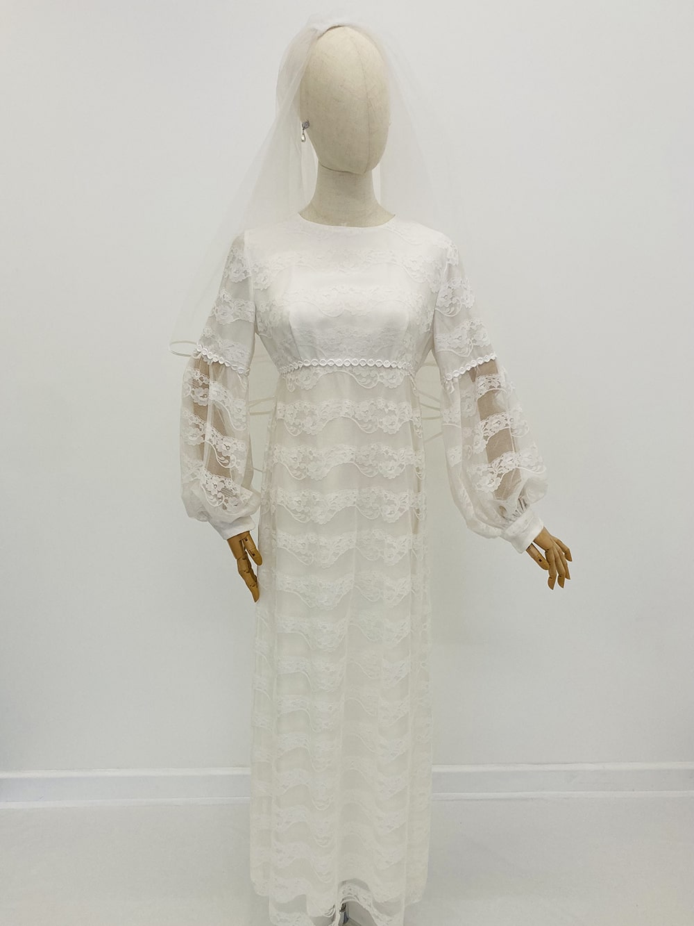 Vintage 1960’s Lace Bridal Gown